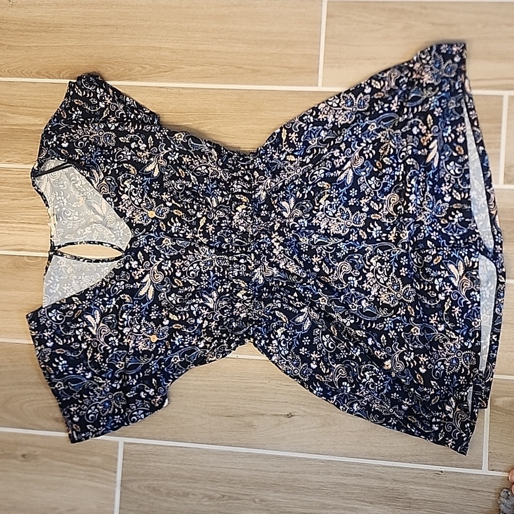 Nine Britton Size L romper in Navy Blue and Floral